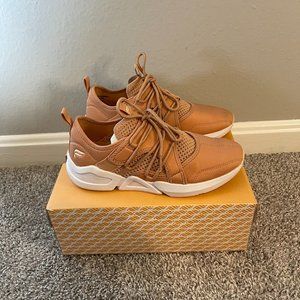 Fabletics Performance Sneaker Size 8.5 Women - Maplewood/Pink Cloud